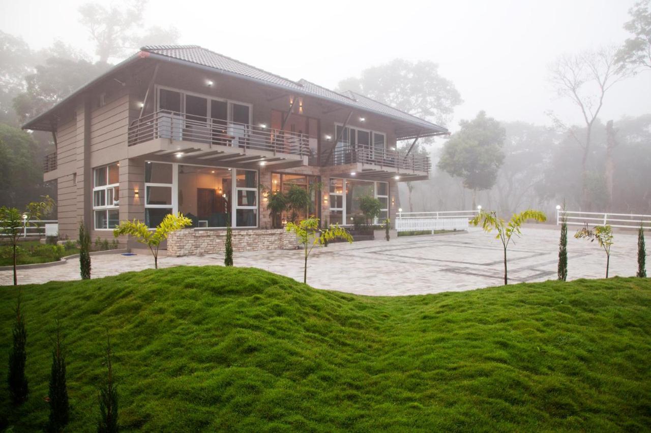 Coffee & Mist Luxury Villa- Comp Breakfast, Pool, Lounge, And Coffee Estate By Stayvista マディケーリ エクステリア 写真