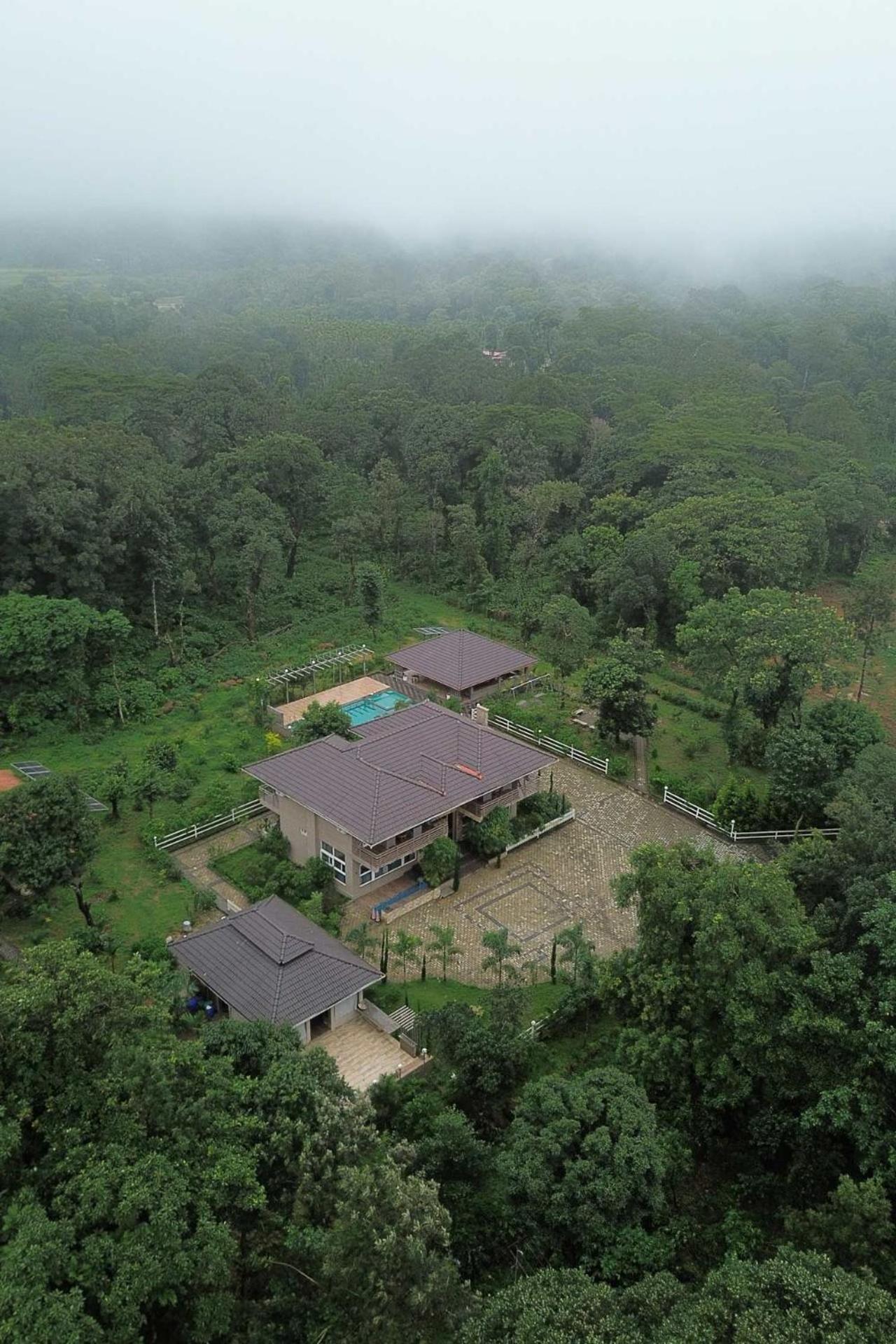 Coffee & Mist Luxury Villa- Comp Breakfast, Pool, Lounge, And Coffee Estate By Stayvista マディケーリ エクステリア 写真