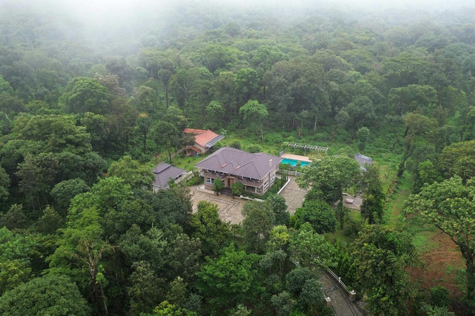 Coffee & Mist Luxury Villa- Comp Breakfast, Pool, Lounge, And Coffee Estate By Stayvista マディケーリ エクステリア 写真